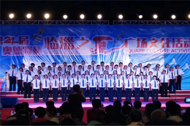 2018年7月1日，，，，，，，，公司合唱队参与临淄区广场文化活动。。。。。。。。